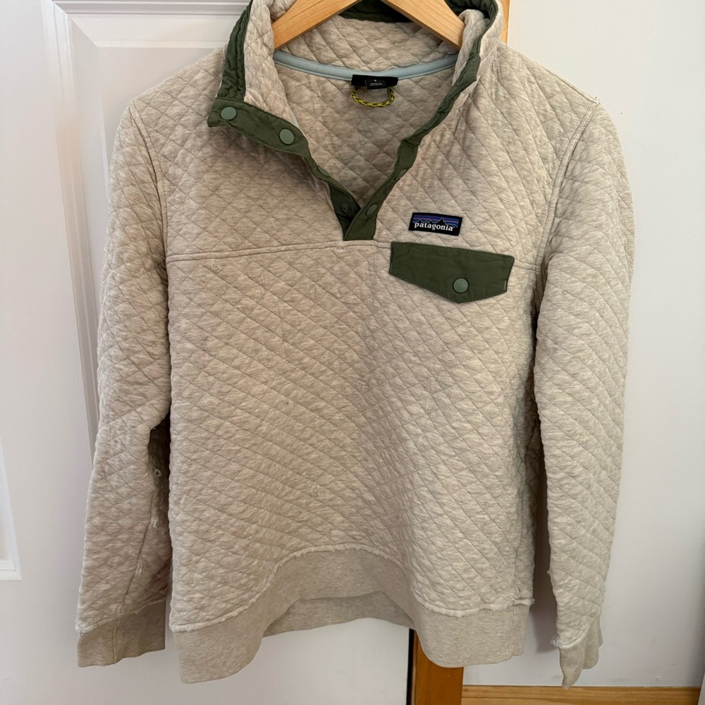 Patagonia Beige Quilted Pullover